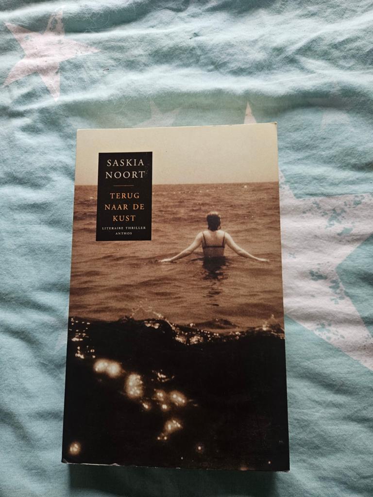 Terug naar de Kust - Saskia Noort (Literaire thriller), Boeken, Thrillers, Gelezen, Nederland, Ophalen of Verzenden