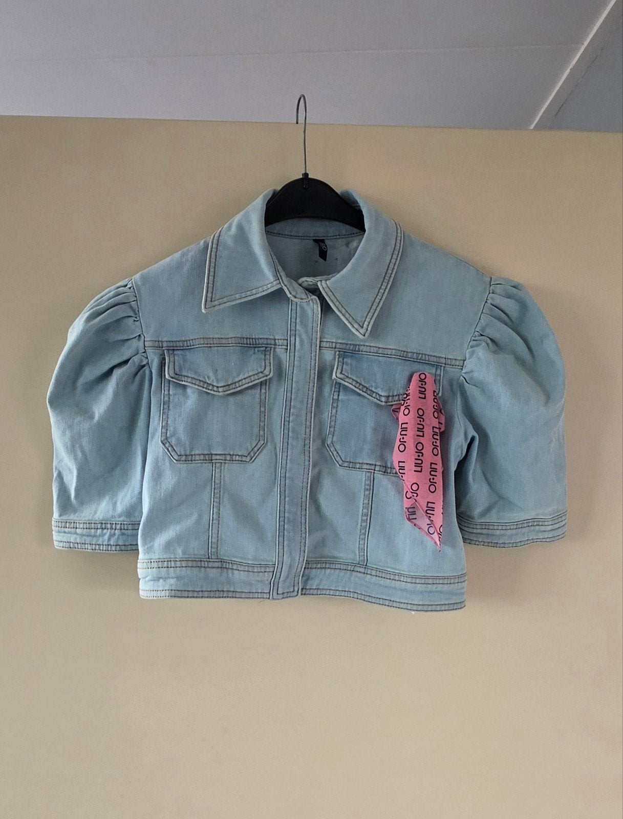 Liu Jo Cropped Spijkerjasje met Pofmouwen – Maat 36 (S)
100%, Blauw, Liu Jo, Ophalen of Verzenden, Maat 36 (S)