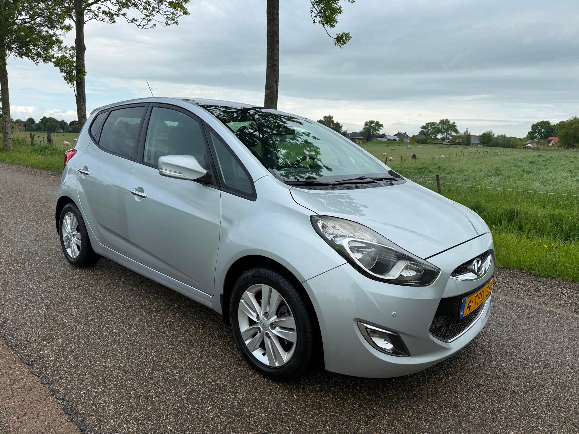 Hyundai Ix20 1.6i i-Catcher Automaat/Panoramadak/Leder/Trekh, Auto's, Hyundai, Euro 5, 4 cilinders, Leder, Bedrijf