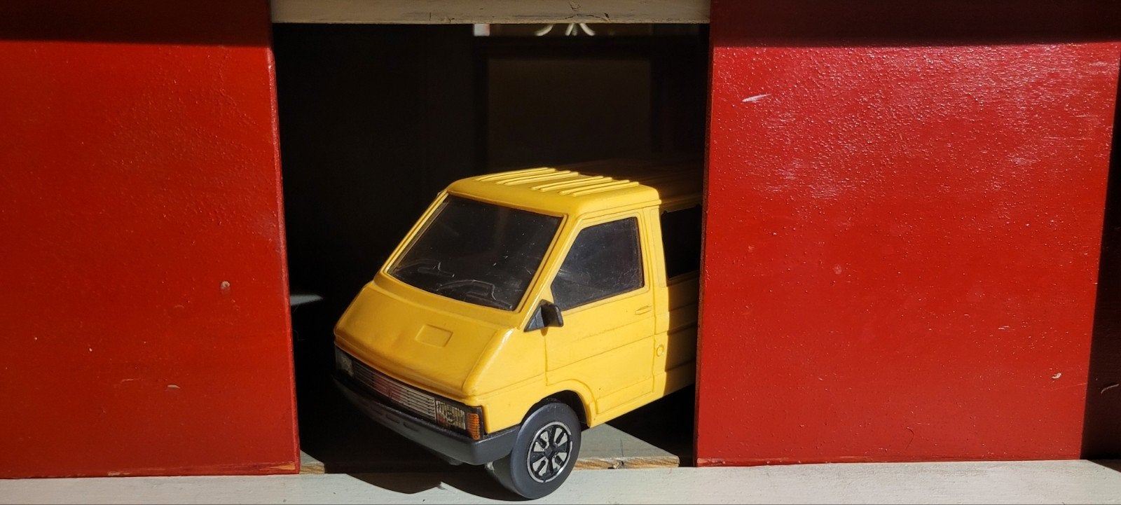 Joustra Renault Trafic . Weinig aangeboden. Plastic 1/24, Ophalen of Verzenden, Gebruikt, Auto
