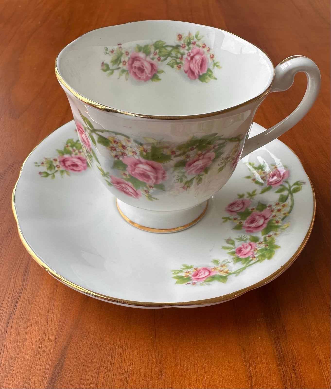 Vintage Clarence China Kop en Schotel met Rozenmotief, Antiek en Kunst, Ophalen of Verzenden