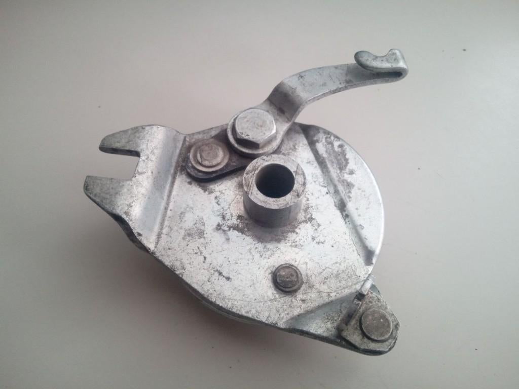 Naafdeksel Peugeot Motobécane ? + d70 remschoenen, bieden, Fietsen en Brommers, Brommeronderdelen | Oldtimers, Ophalen of Verzenden