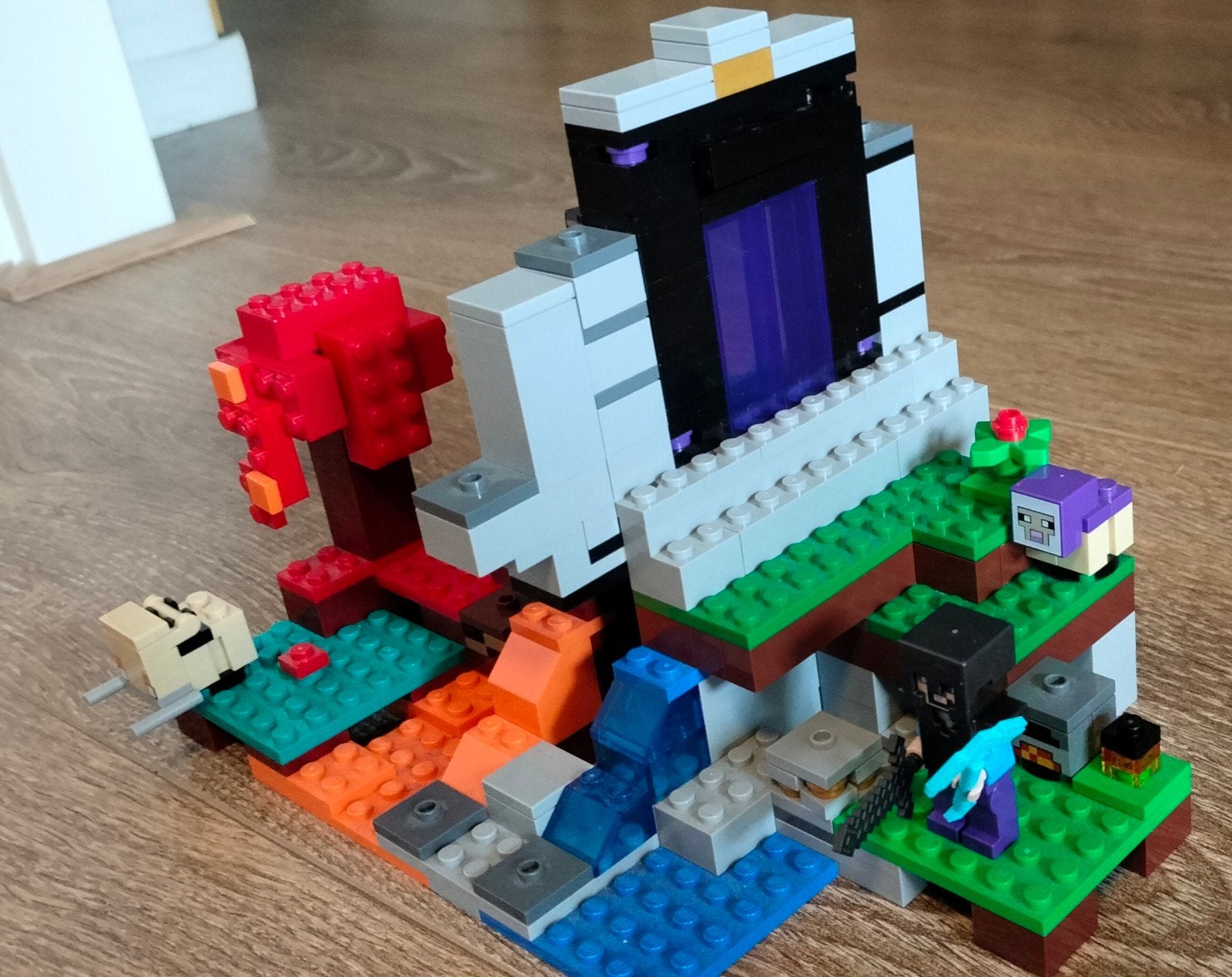 LEGO Minecraft Het Verkeerde Portaal (21172), Ophalen of Verzenden, Zo goed als nieuw