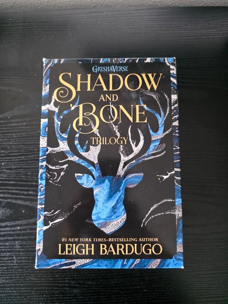 Shadow and Bone Trilogie - Grishaverse Boekenset, Boeken, Fantasy, Zo goed als nieuw, Ophalen of Verzenden
