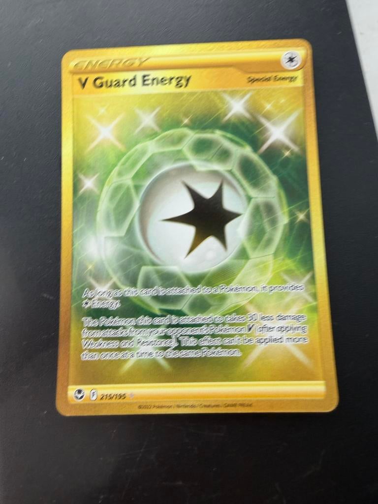 Pokémon TCG V Guard Energy Gold Secret Rare 215/195, Ophalen of Verzenden, Zo goed als nieuw, Losse kaart, Foil