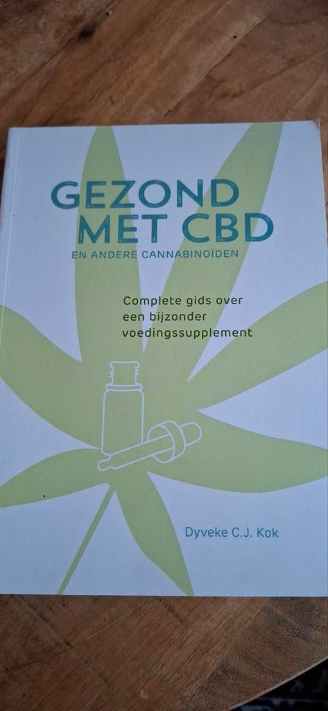 Gezond met CBD en andere cannabinoïden, Ophalen of Verzenden, Zo goed als nieuw, Kruiden en Alternatief, Dyveke C.J. Kok