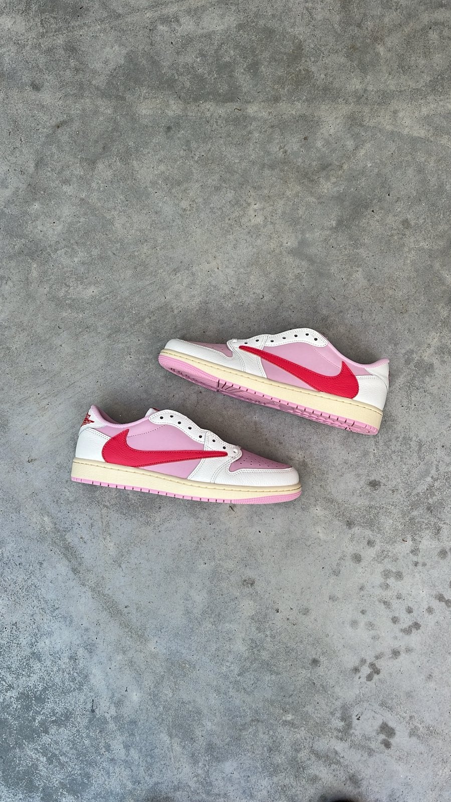Jordan 1 Low Travis Scott ‘Tropical Pink’ maat 43, Overige kleuren, Nieuw, Ophalen of Verzenden, Sneakers of Gympen