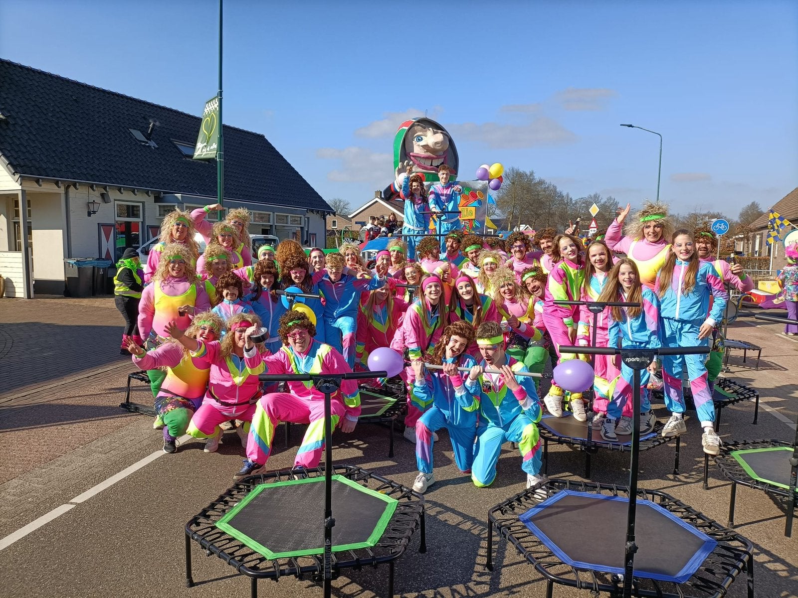 Grote prijswinnende loopgroep, Ophalen, Gedragen, Carnaval, Kleding