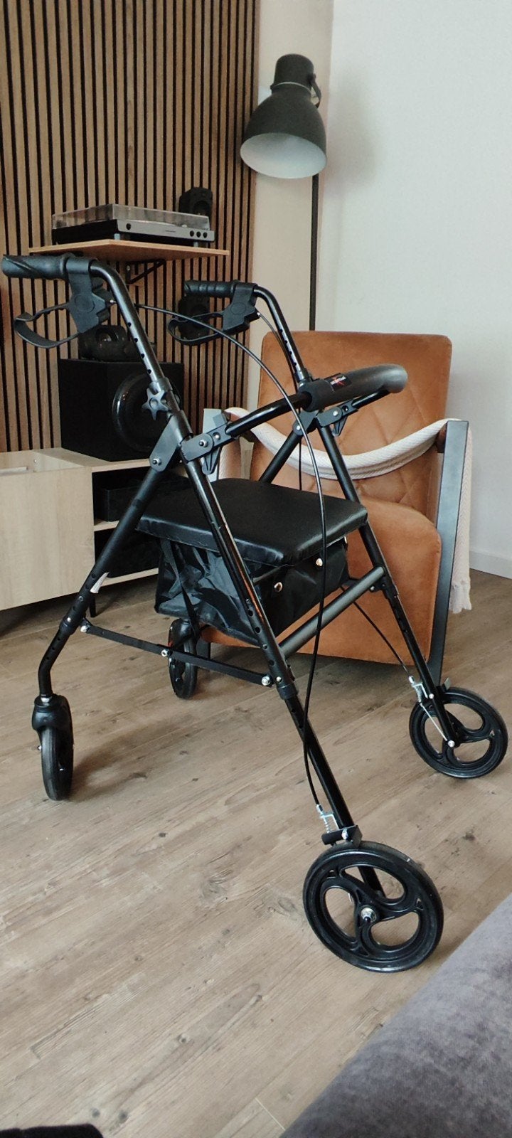 Rollator Lucovitaal Compacto – Zo goed als nieuw, Ophalen