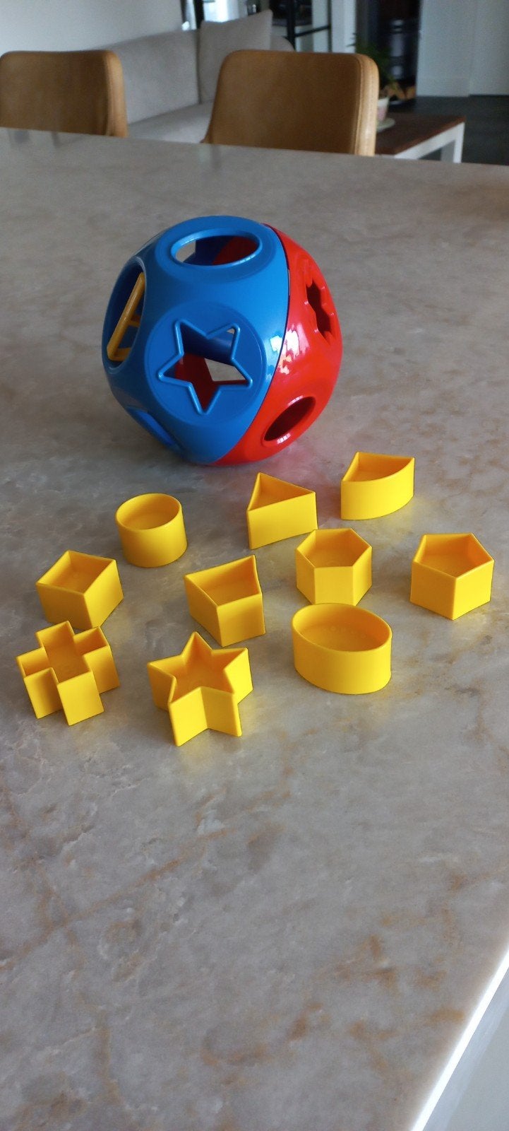 Vormenstoof bal met diverse vormen v Tupperware, Kinderen en Baby's, Speelgoed | Babyspeelgoed, Ophalen of Verzenden, Gebruikt