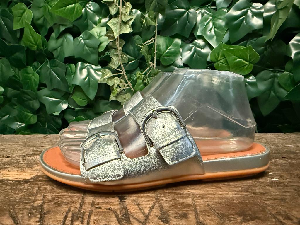 Nieuwe mooie slippers van Fitflop maat 38, Kleding | Dames, Schoenen, Overige kleuren, Nieuw, Ophalen of Verzenden, Fitflop