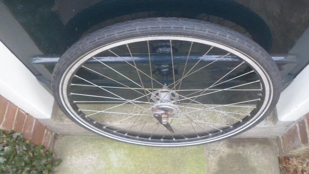 Voorwiel, 28 inch fietswiel Sturmey Archer trommelrem band, Wiel, Gebruikt, Ophalen of Verzenden, Aluminium