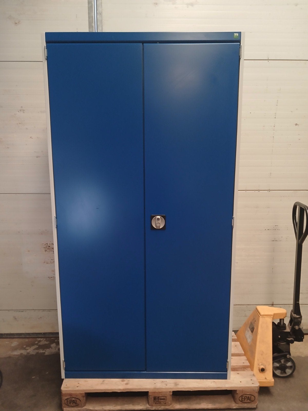 grote zware bott kast werkplaats kast, Ophalen, 100 tot 150 cm, Zo goed als nieuw, Met slot