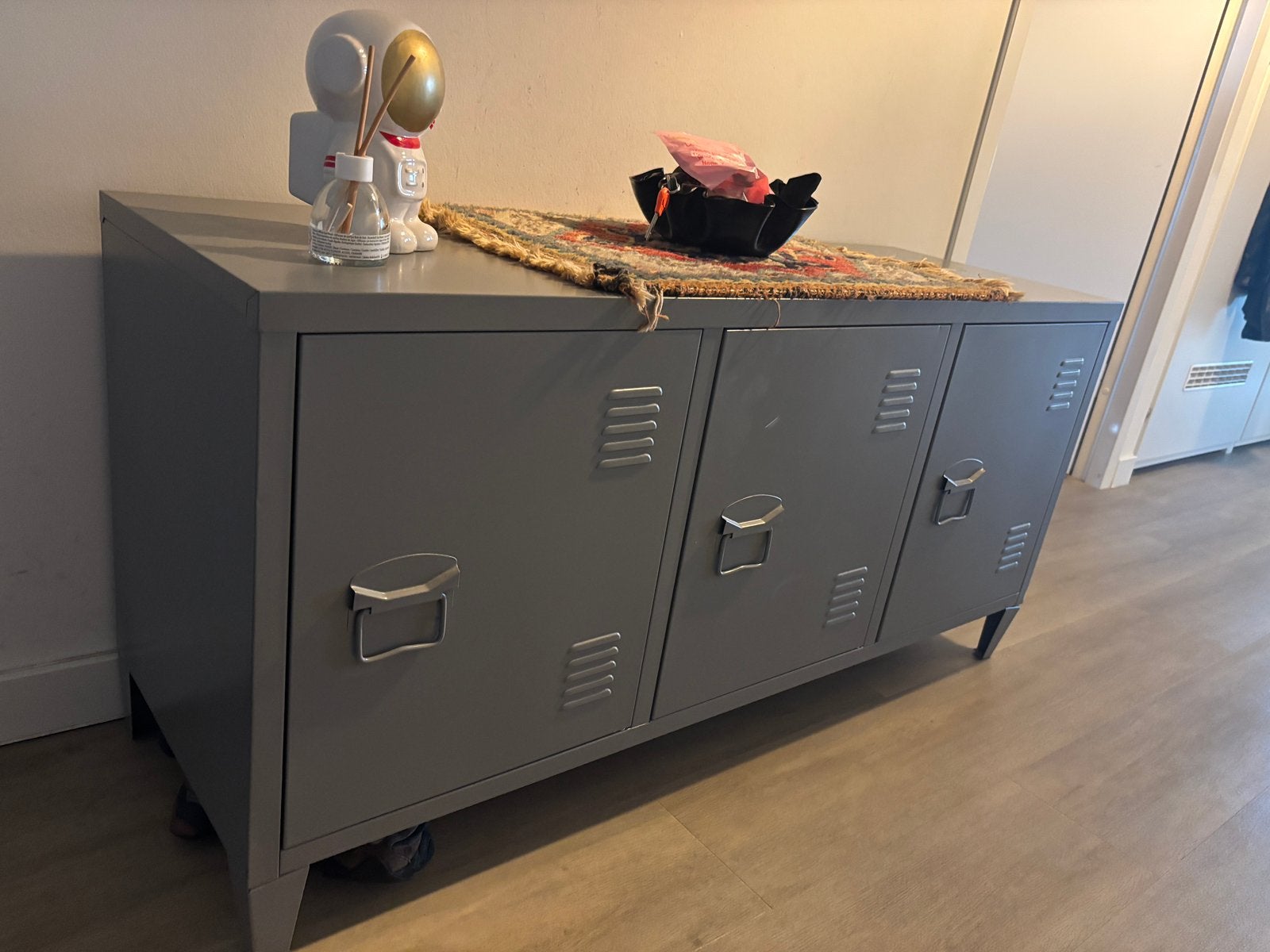 Grijs lockerkastje, Ophalen, Zo goed als nieuw
