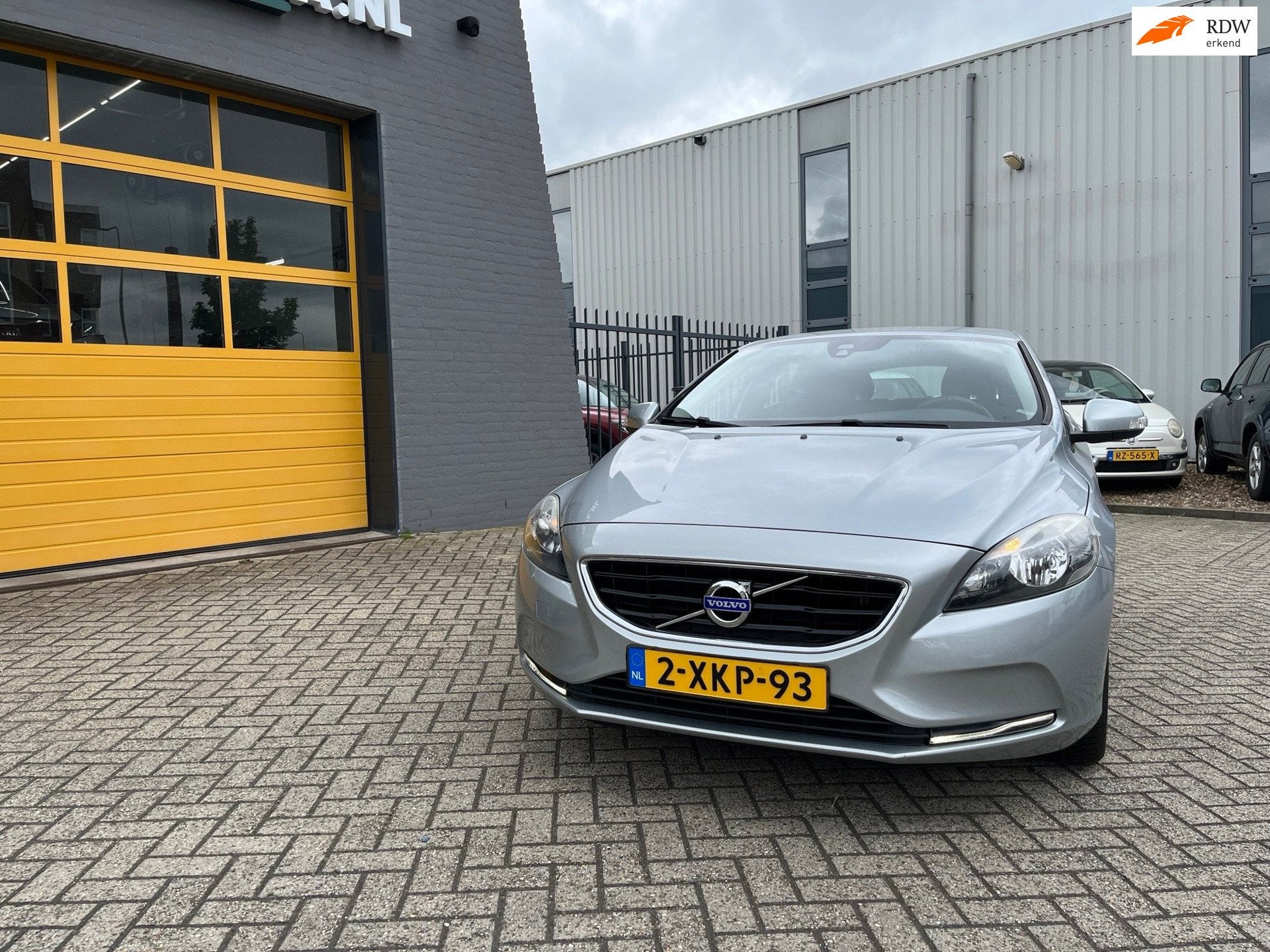 Volvo V40 1.6 T2 Kinetic, Auto's, Voorwielaandrijving, Gebruikt, 4 cilinders, Origineel Nederlands