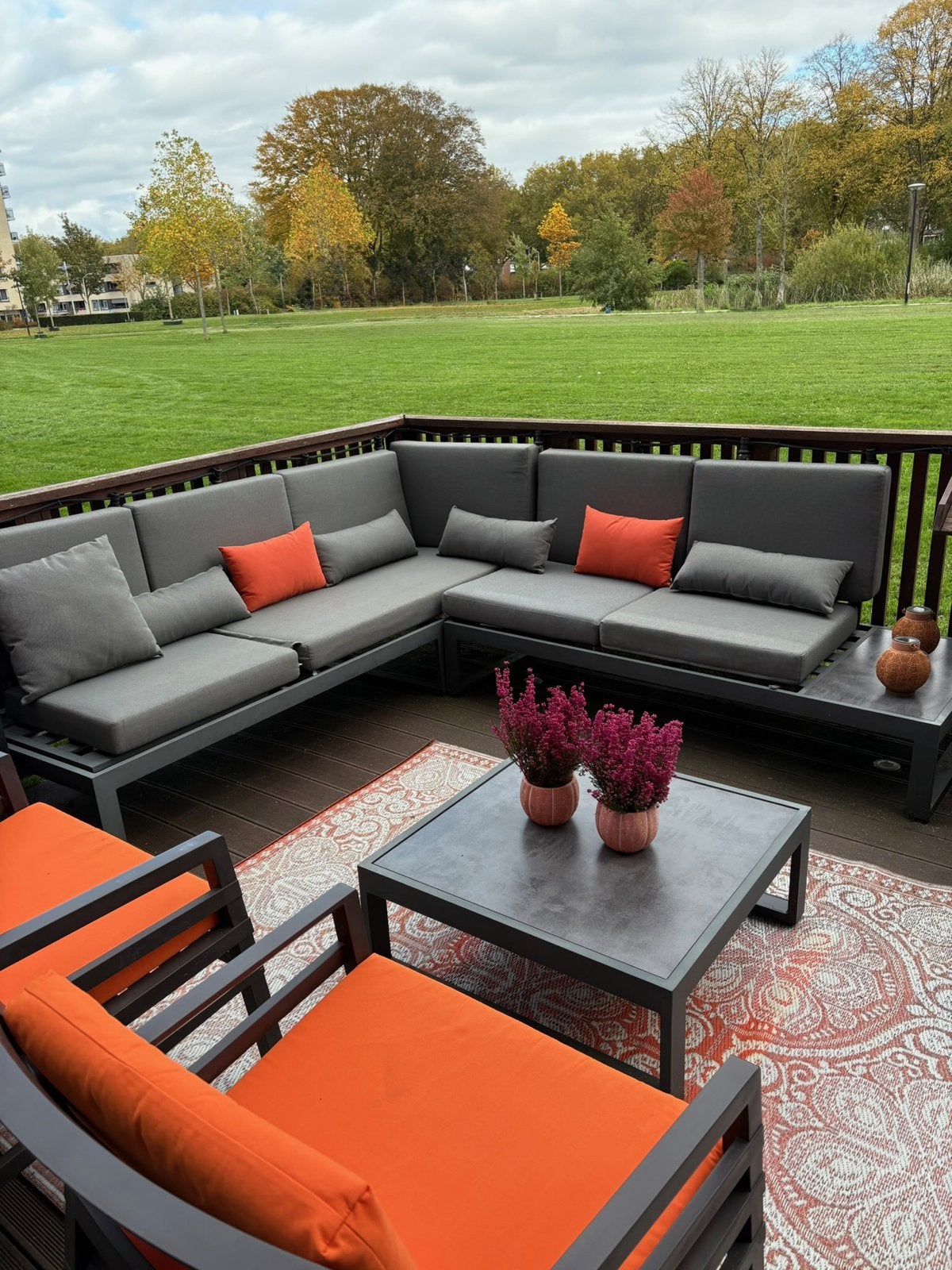 Moderne aluminium loungeset met grijze kussens, Ophalen, Meer dan 8 zitplaatsen, Aluminium, Zo goed als nieuw