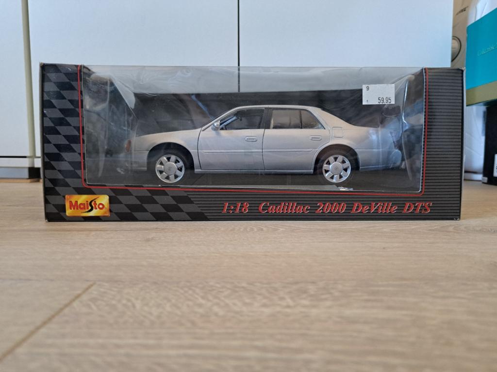 Maisto Cadillac 2000 DeVille DTS 1:18, Ophalen of Verzenden, Zo goed als nieuw, Maisto