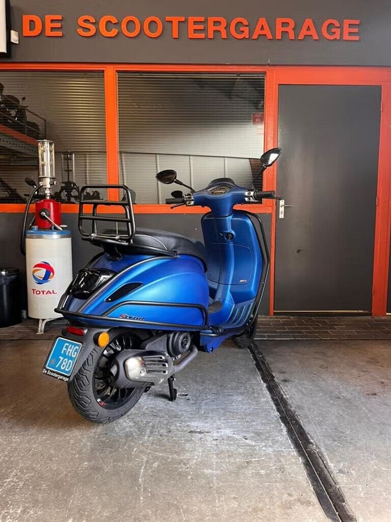 Vespa Sprint 25km snor 2021 Full, Fietsen en Brommers, Ophalen, Vespa, Vespa, Vespa S