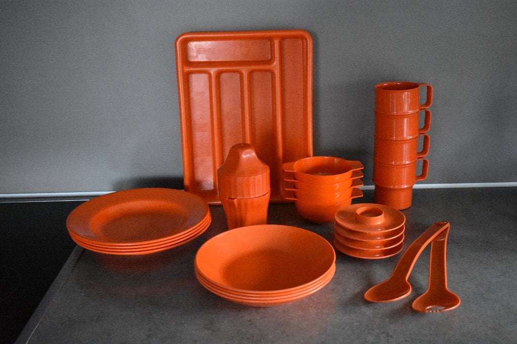 Mepal vintage retro oranje buiten servies 4 personen, Caravans en Kamperen, Ophalen of Verzenden, Gebruikt