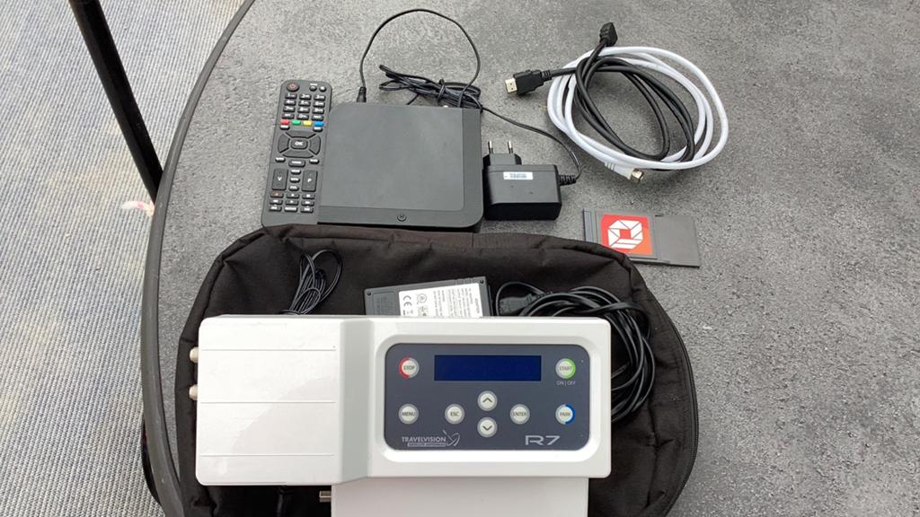 Automatische schotelantenne Travelvision R7 80 cm incl alles, Caravans en Kamperen, Ophalen, Zo goed als nieuw