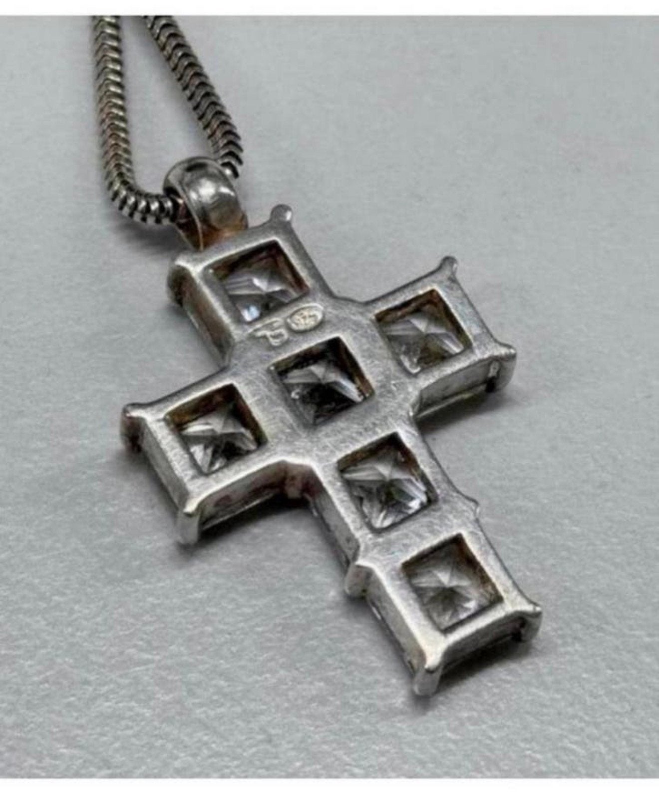 Prachtige kruisketting + 6 briljanten stenen, religie geloof, Ophalen of Verzenden, Zo goed als nieuw, Sieraad, Christendom | Katholiek