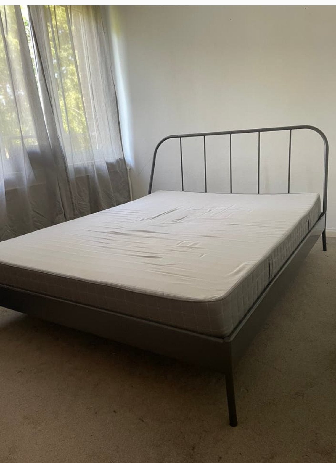 IKEA SAGSTUA Tweepersoonsbed met matras, Huis en Inrichting, Ophalen, Zwart, Tweepersoons, Zo goed als nieuw