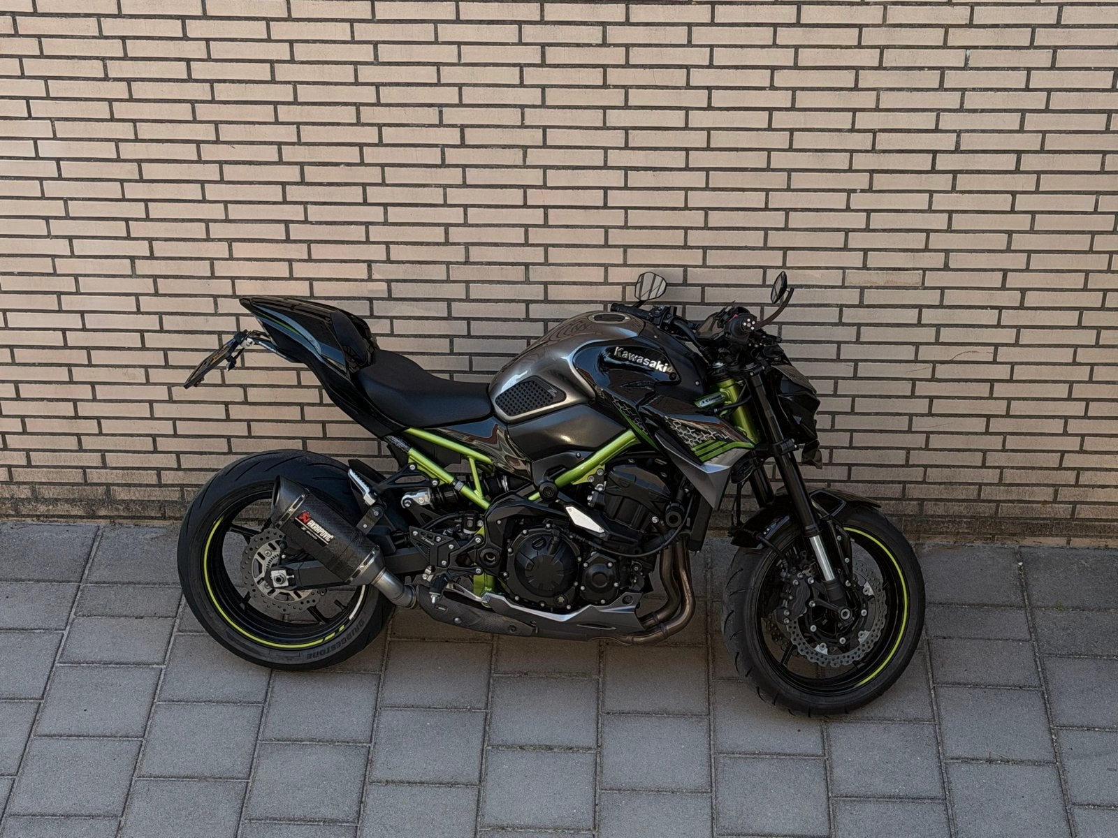Kawasaki Z900 - Akrapovic, nieuwe banden, garage gestald, Motoren, Sportuitlaat, Occasion, 4 cilinders, Motorrijbewijs A