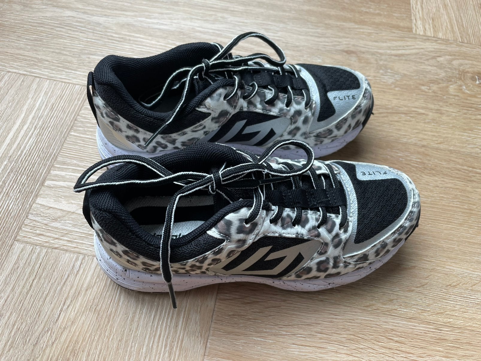 Brabo meisjes hockeyschoenen maat 33, Ophalen, Zo goed als nieuw, Schoenen