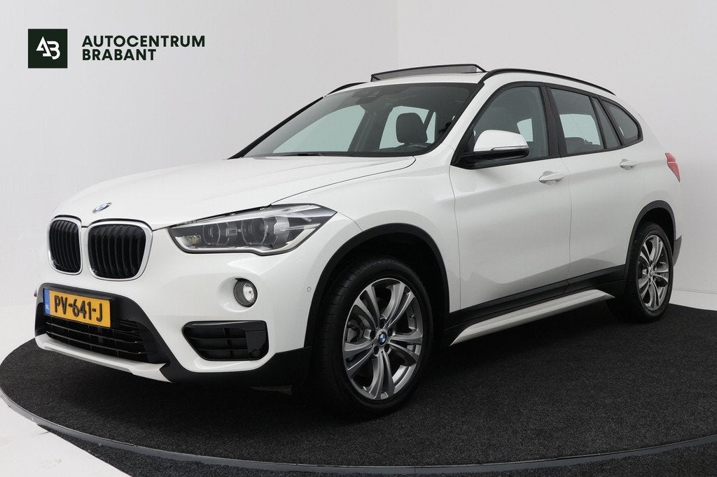 BMW X1 SDrive20i Corporate Lease High Executive (PANORAMADAK, 1998 cc, Wit, Bedrijf, SUV of Terreinwagen