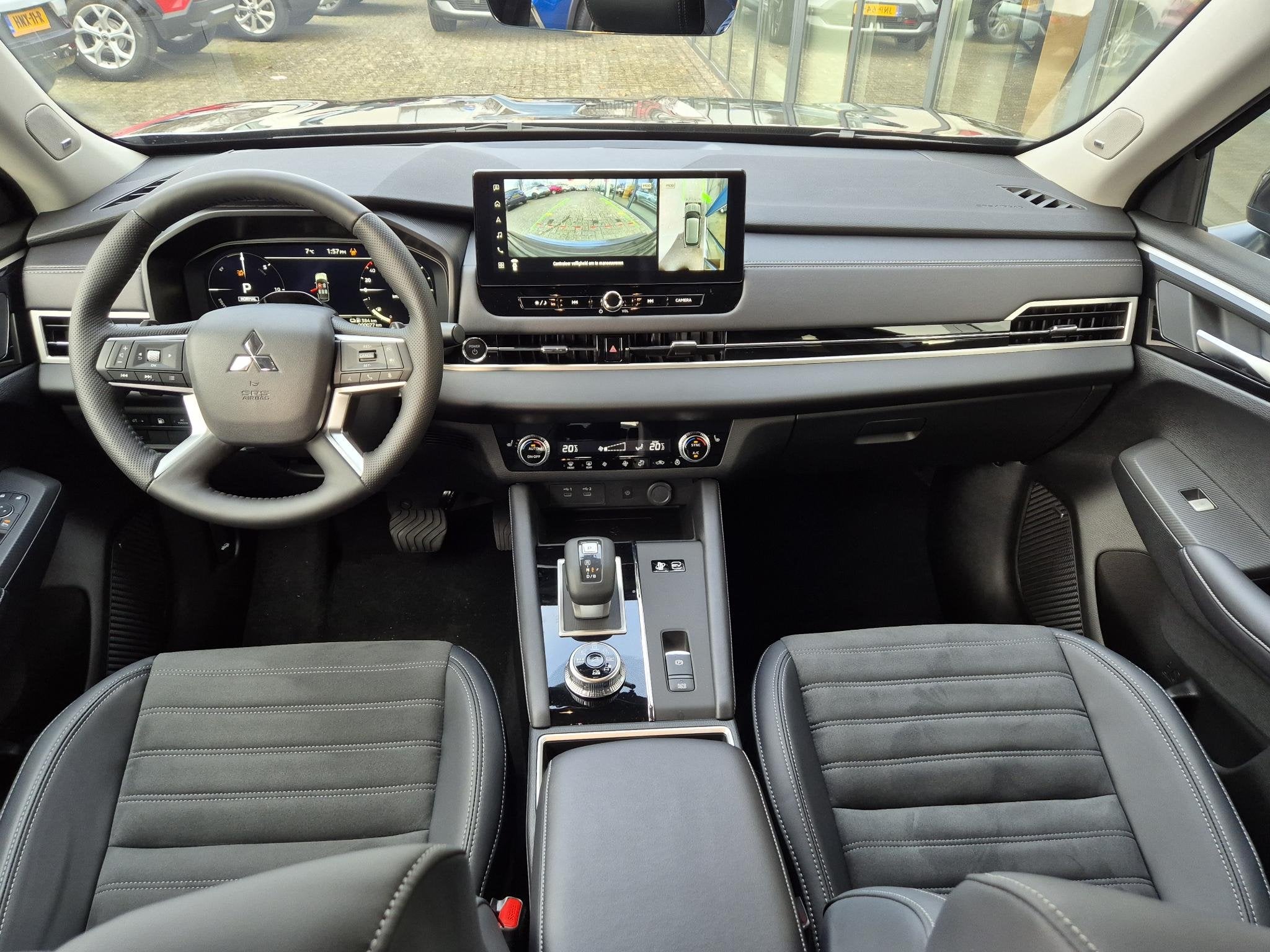 Mitsubishi Outlander 2.4 PHEV First Edition | 20 inch | Trek, Auto's, Automaat, 4 cilinders, Met garantie (alle), Zwart