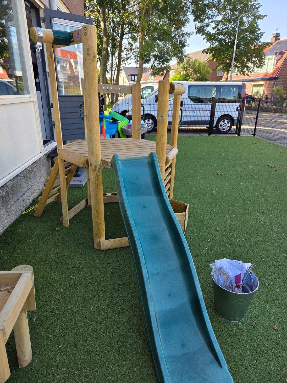 Houten speeltoestel met glijbaan en klimtouw, Kinderen en Baby's, Speelgoed | Buiten | Speeltoestellen, Ophalen, Gebruikt, Glijbaan