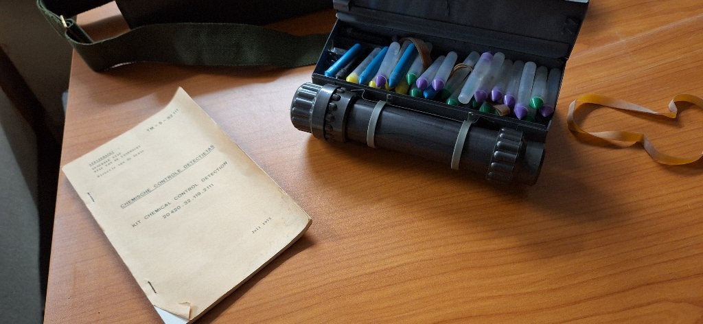 Belgisch leger ABL gasdetectie set 1962 compleet, Ophalen of Verzenden, Landmacht, Nederland