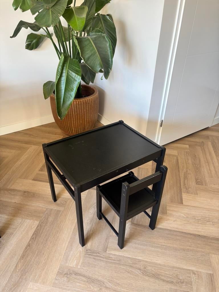 Kinderbureau met stoeltje, Gebruikt, 55 tot 75 cm, Zwart hout, Rechthoekig