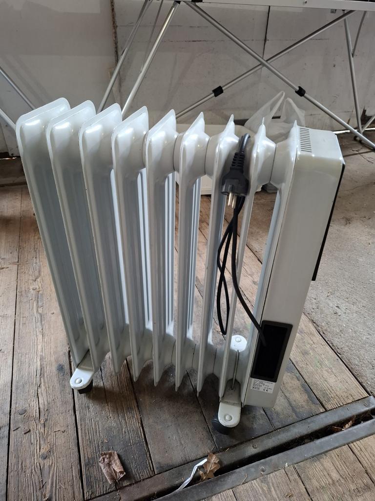 Radiator electrisch 9 leden. 2000watt, Huis en Inrichting, Kachels, Ophalen, Hout