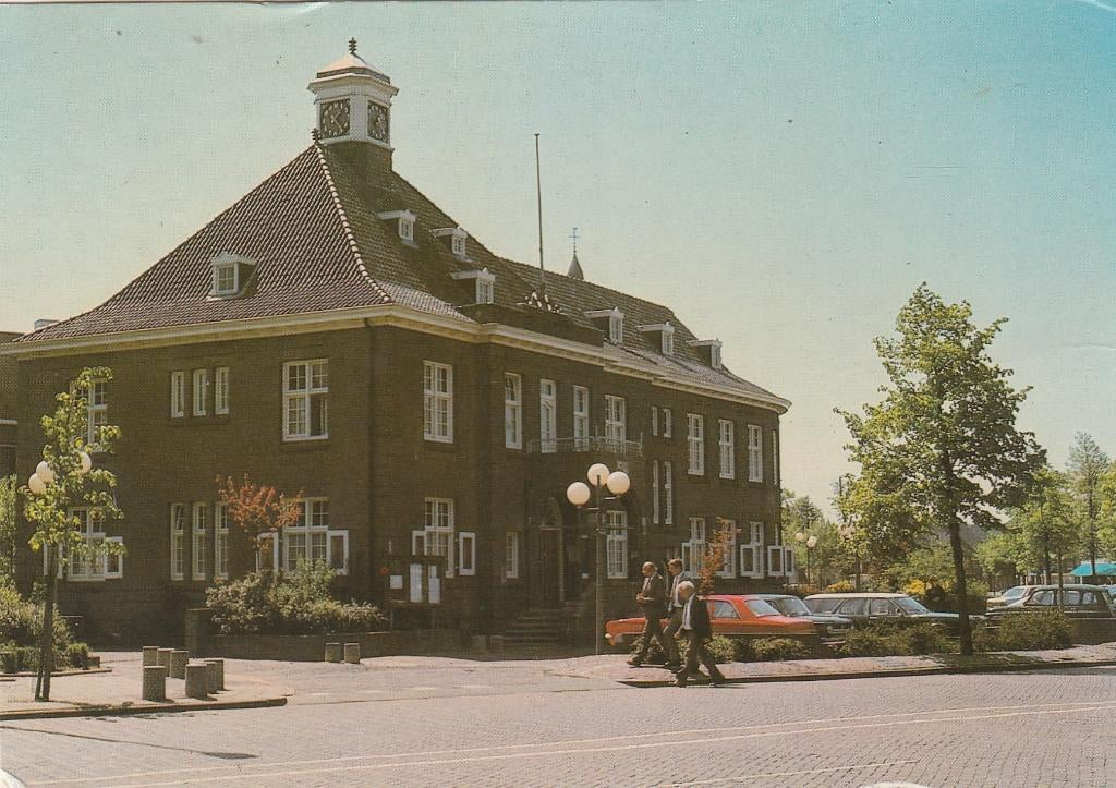 VALKENSWAARD Gemeentehuis met Auto's, Verzenden, 1980 tot heden, Gelopen, Noord-Brabant