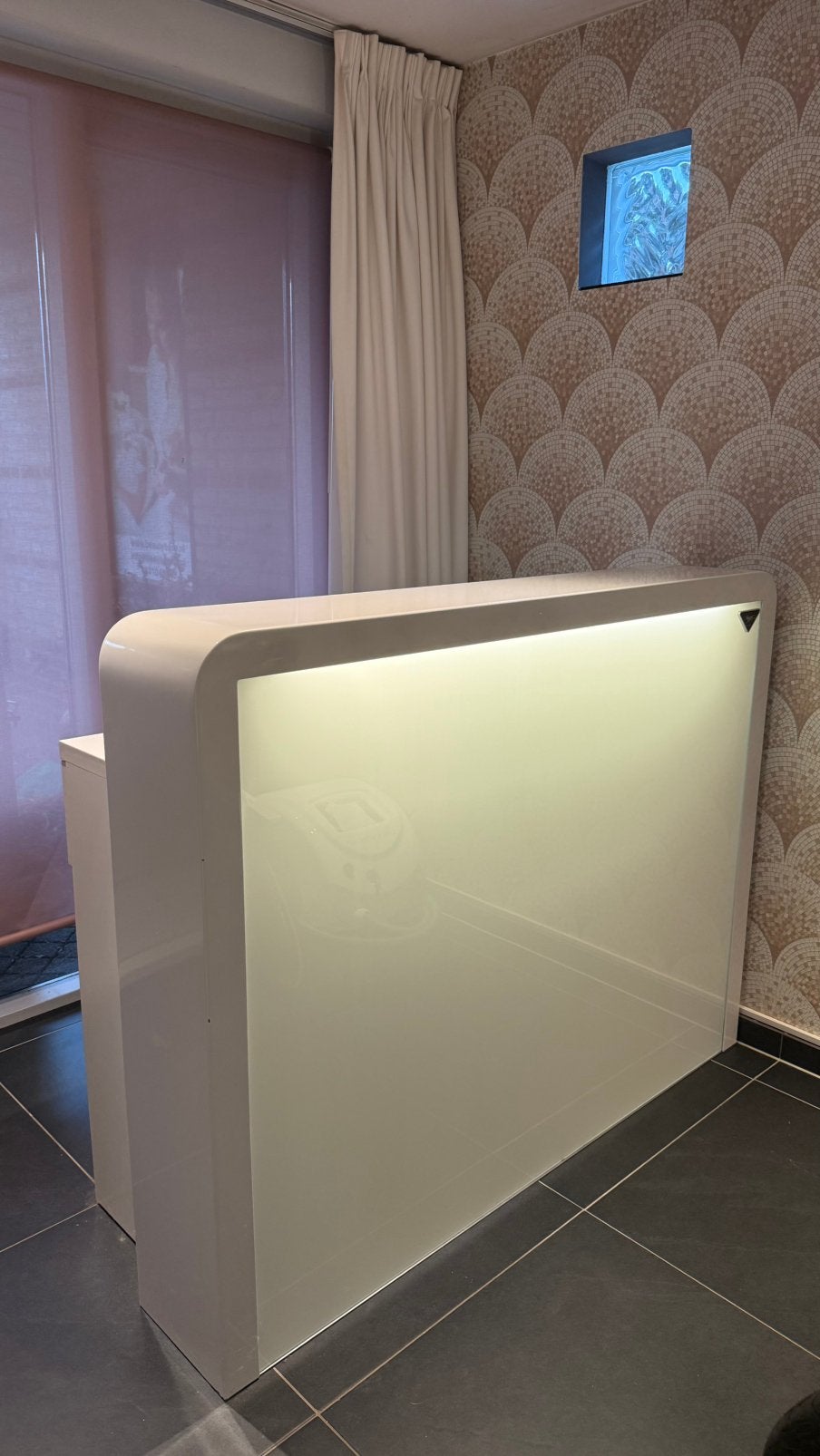 Balie hoogglans wit met ingebouwde lamp, Receptie of Entree, Ophalen, Gebruikt, Inrichting