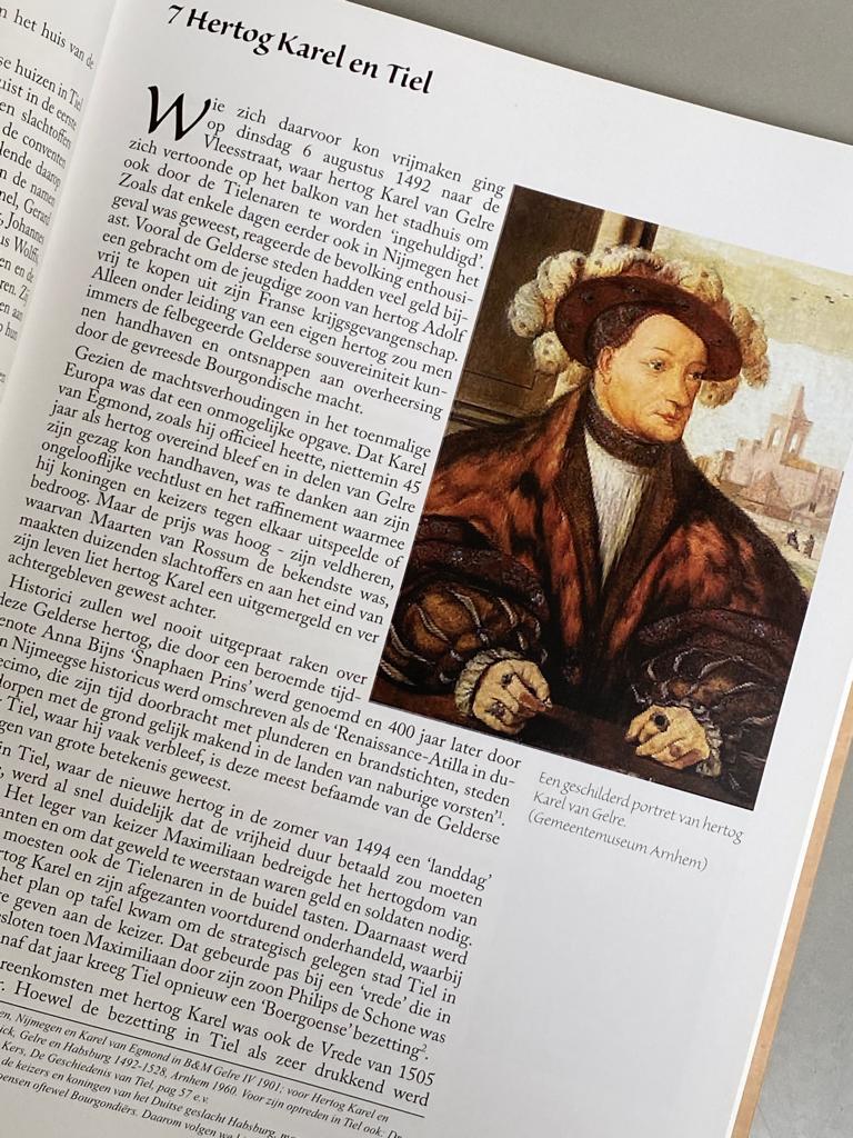 Devotie en macht in Tiel - Huub van Heiningen, Ophalen of Verzenden, Zo goed als nieuw