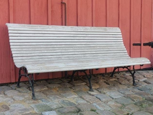 antieke gietijzeren tuinbank met drie wangen en 27 latten, Ophalen