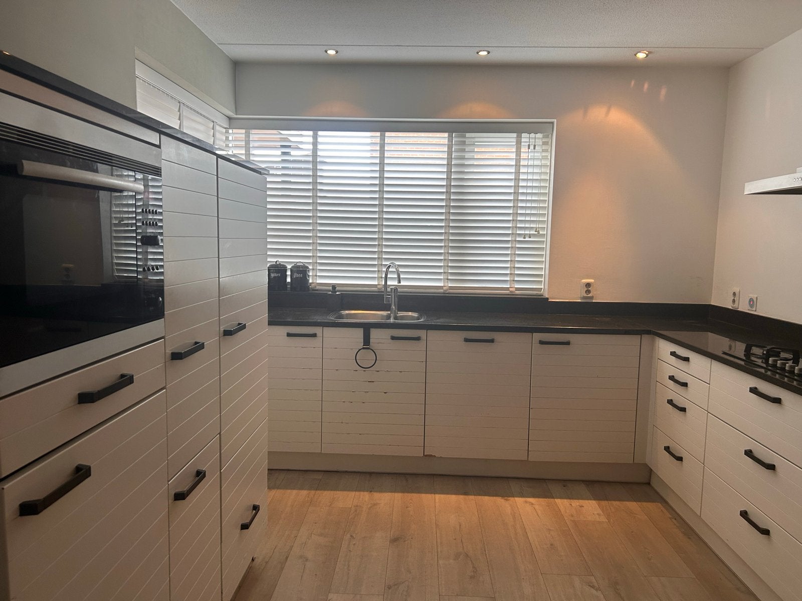 Complete keuken met zwart granieten blad en apparatuur, Ophalen, Gebruikt, Zwart, Hoekkeuken