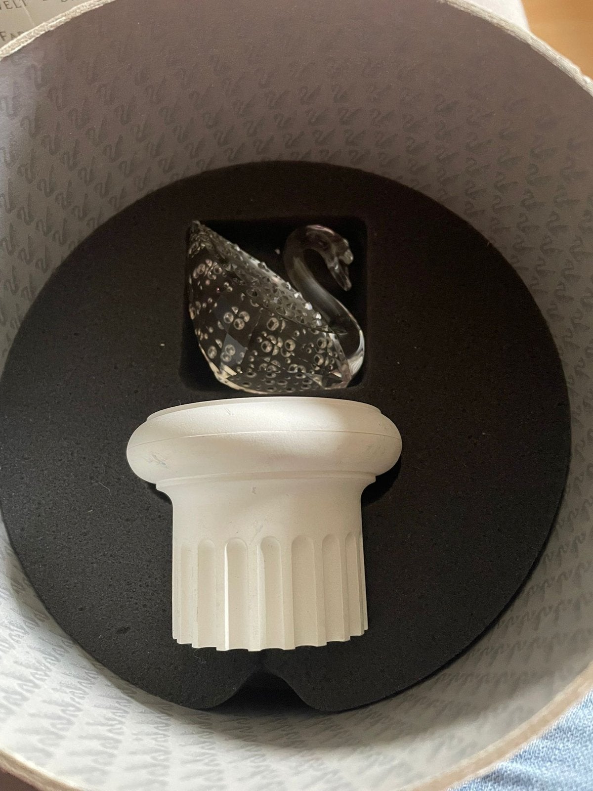 Swarovski Jubileum Zwaan op Sokkel - Kristal Figuur, Ophalen of Verzenden, Zo goed als nieuw, Figuurtje