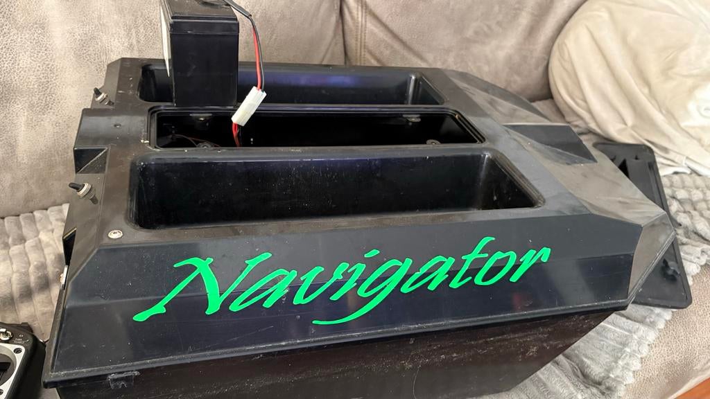 Navigator voerboot met Futaba T6J afstandsbediening, Watersport en Boten, Hengelsport | Witvissen, Gebruikt, Overige typen, Ophalen