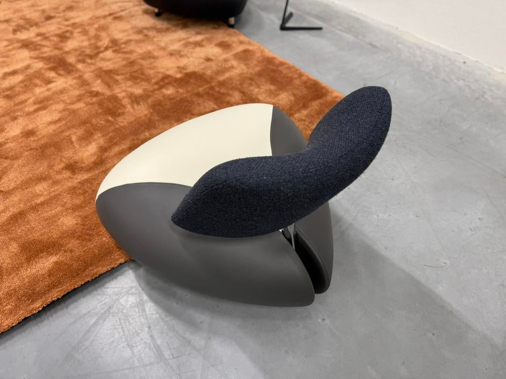 Nieuw Leolux Pallone Fauteuil Blauw stof Grijs leer Stoel, Leolux, Nieuw, Ophalen of Verzenden, 50 tot 75 cm