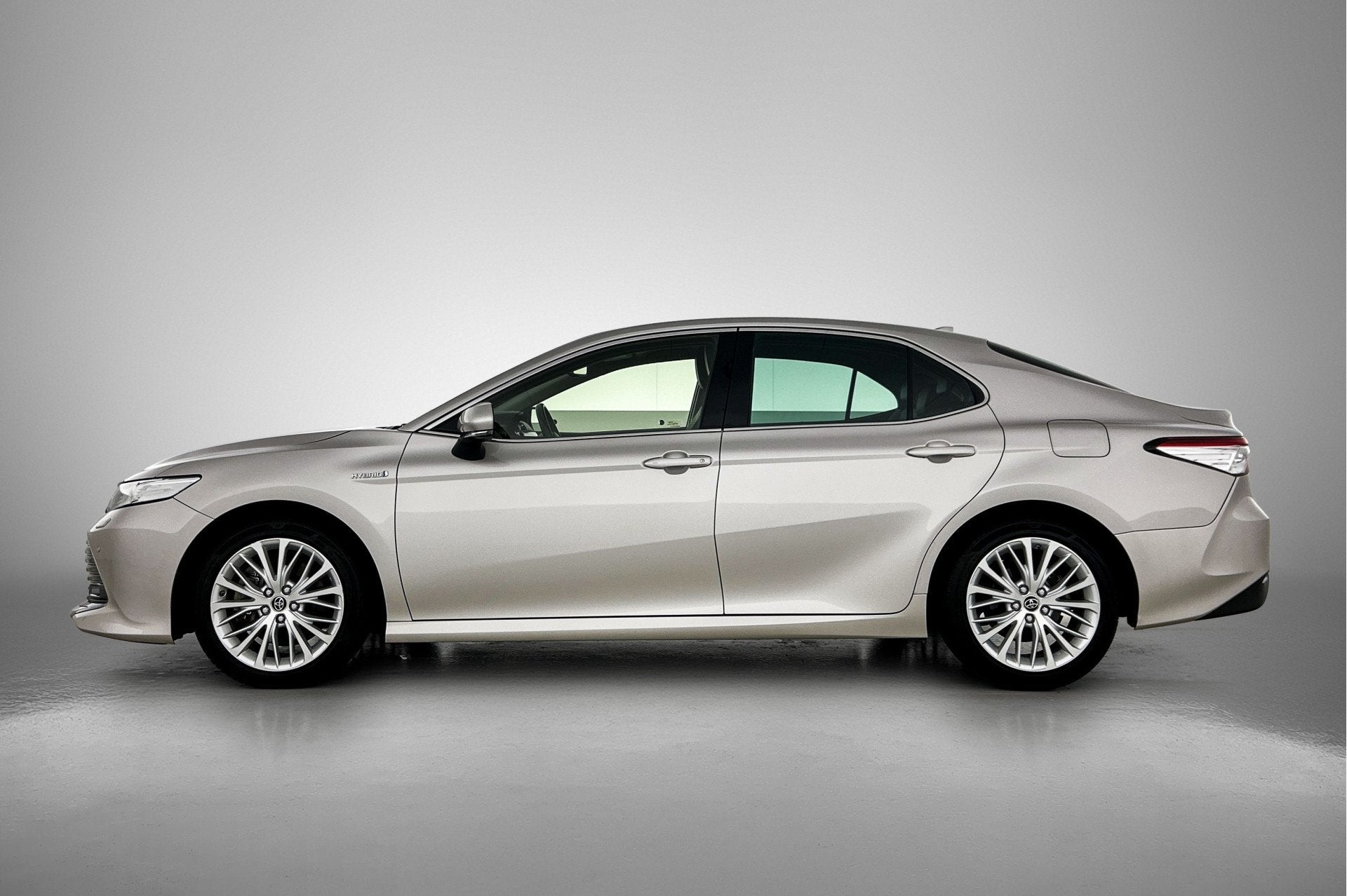 Toyota Camry 2.5 Hybrid Executive (bj 2019, automaat), Auto's, 12 maanden, Gebruikt, 4 cilinders, Bedrijf