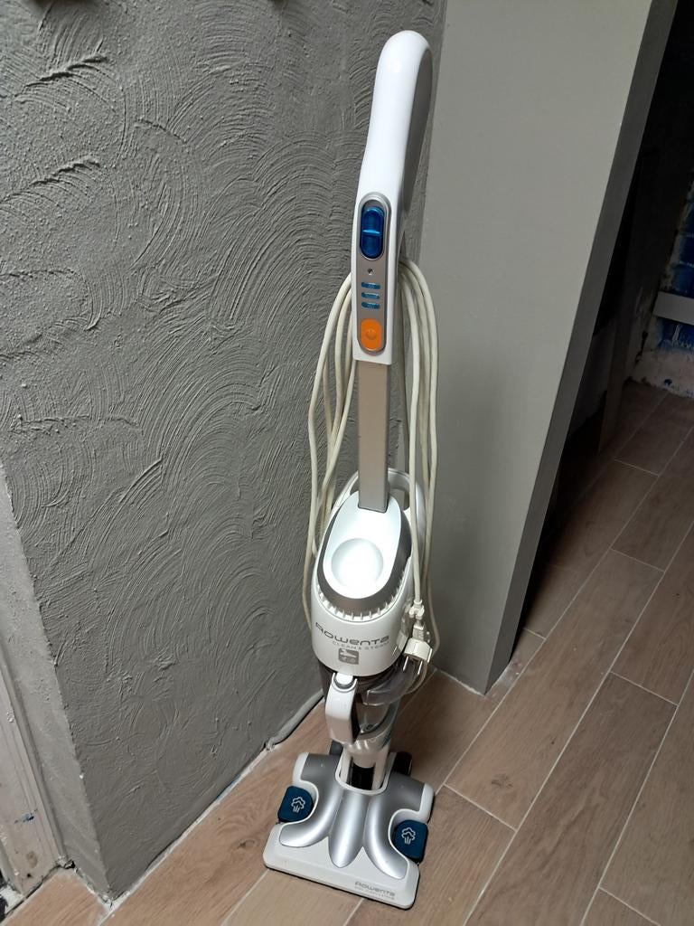 Stofzuiger, Witgoed en Apparatuur, Ophalen, Zo goed als nieuw, Waterstofzuiger, Minder dan 1200 watt