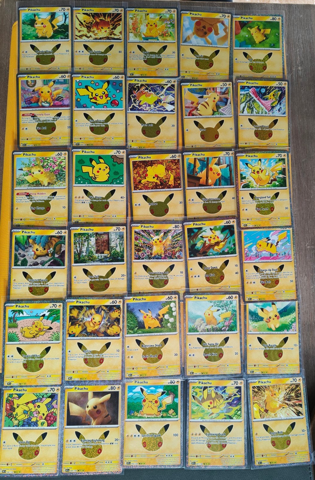 complete set 30c 30th Pikachu, Ophalen of Verzenden, Zo goed als nieuw