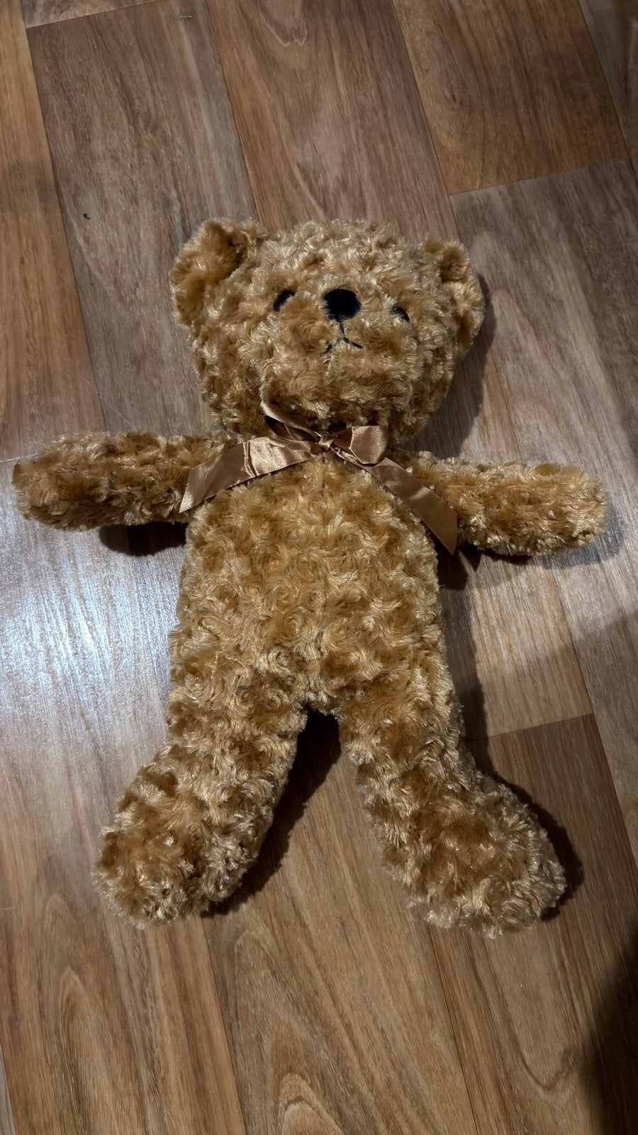 Schattige bruine teddybeer met strik, Beer, Ophalen of Verzenden, Zo goed als nieuw, Middelgroot (20 tot 80 cm)