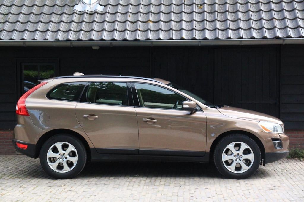 Volvo XC60 3.0 T6 AWD Momentum Panorama,Elek-dak/Xenon/Leer/, Auto's, Volvo, Automaat, Euro 5, Gebruikt, 2953 cc