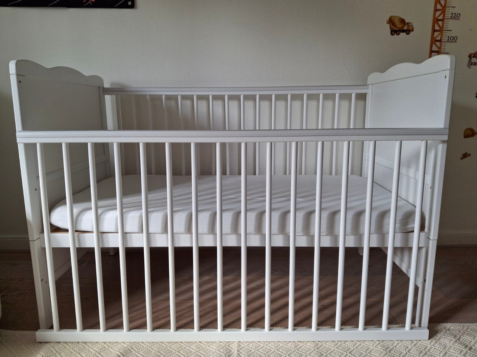 Wit babybedje met verstelbare bodem, Ophalen, Wit, 190 cm of minder, Klassiek, Tijdloos