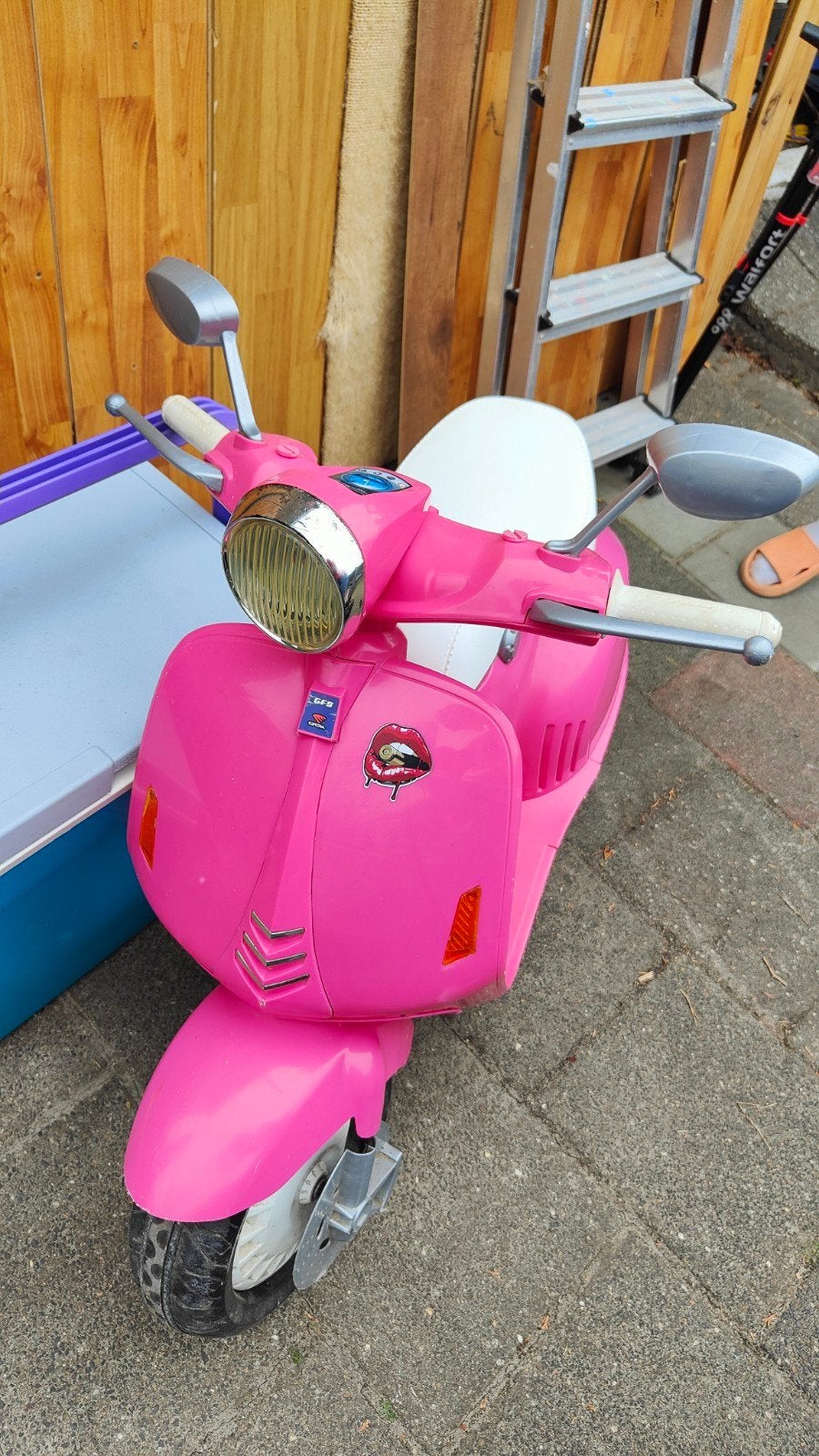 Roze elektrische kinderscooter met USB/AUX, Ophalen, Gebruikt