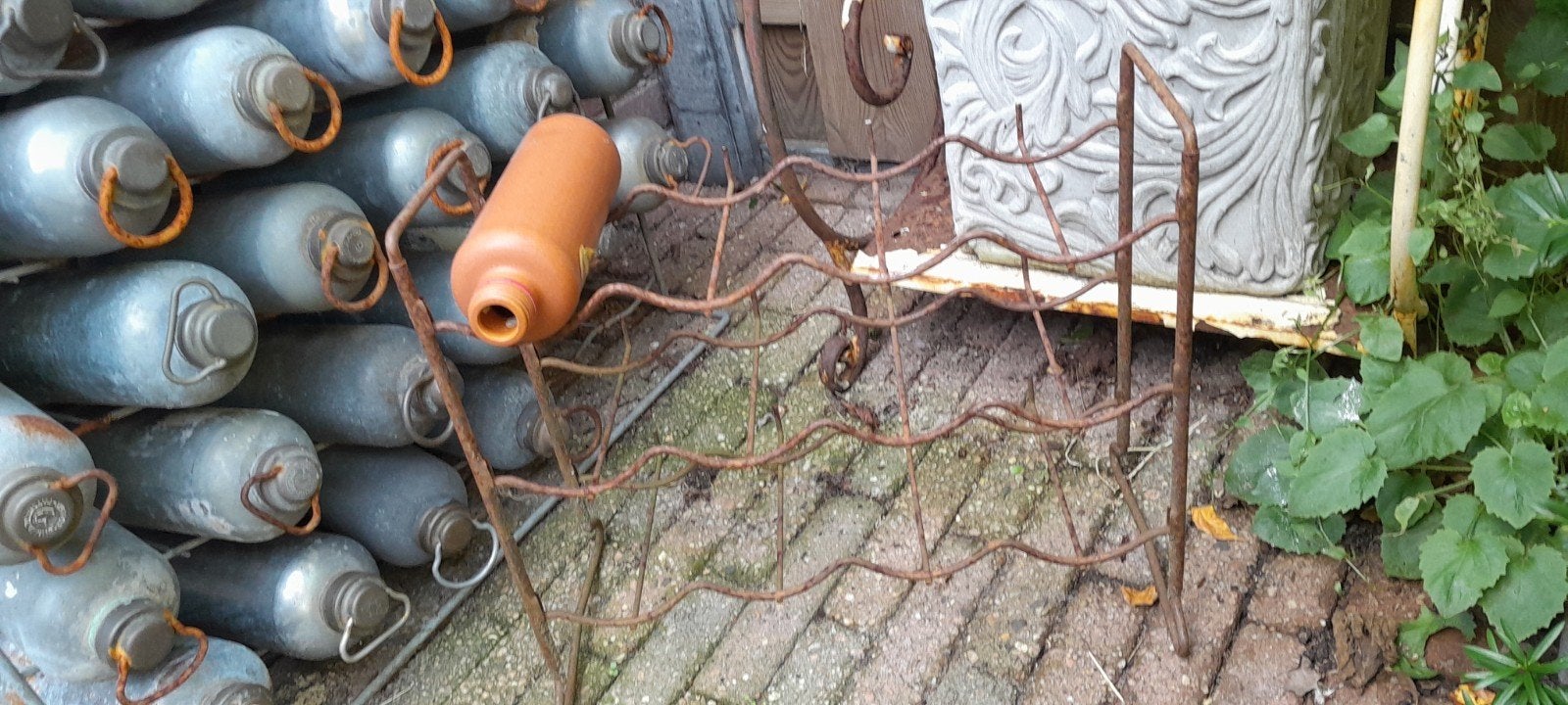 Vintage metal wijnrek voor 12 flessen, roestig, Antiek en Kunst, Ophalen of Verzenden
